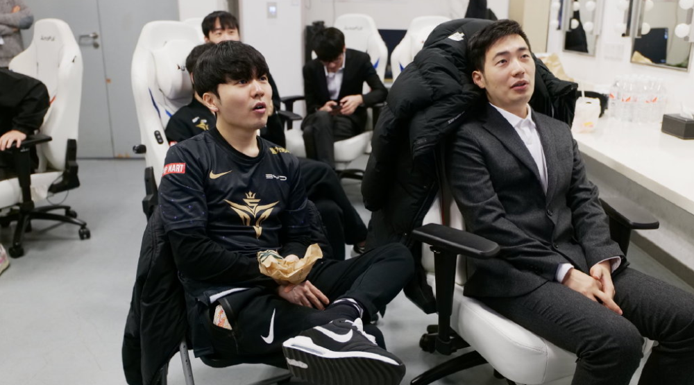 包含Rookie连续七场比赛得分超过精彩发挥，老鹰挑战极限！的词条开云·体育